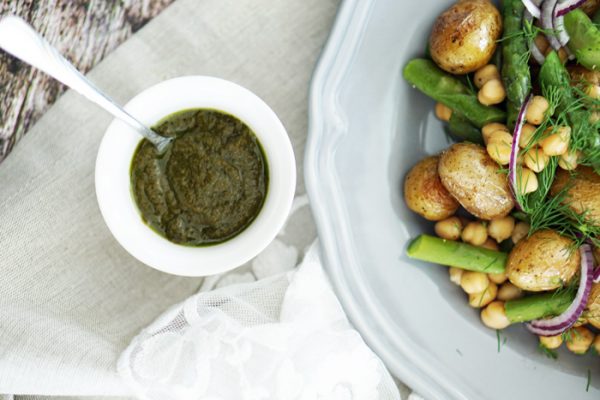 Eat Seasonal: Spargel-Salat mit Kartoffeln und grünem Dressing - My ...