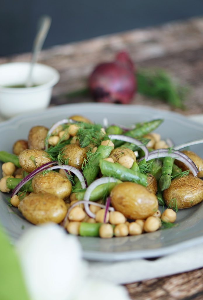 Eat Seasonal: Spargel-Salat mit Kartoffeln und grünem Dressing - My ...