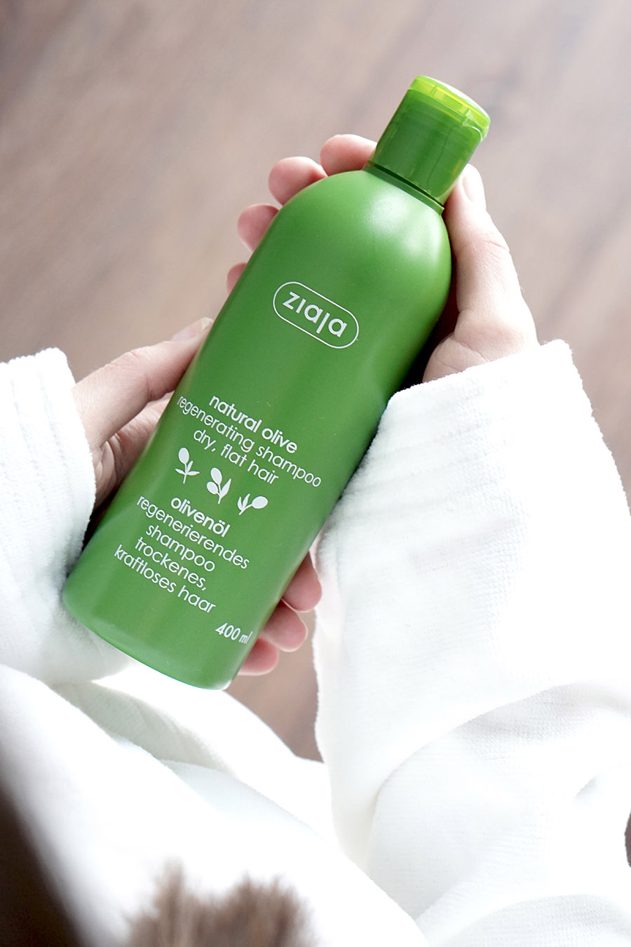 Meine Erfahrung mit dem Ziaja Natural Olive regenerierendes Shampoo für trockenes und kraftloses Haar.