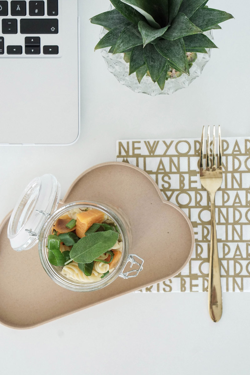 Essen ins Buero mitnehmen – Nudelsalat im Glas mit Suesskartoffeln und Spargel 1