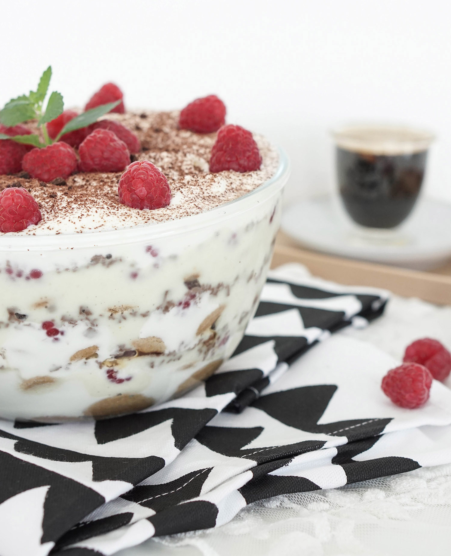 Wunderbar leichtes Tiramisu mit Himbeeren - My Mirror World