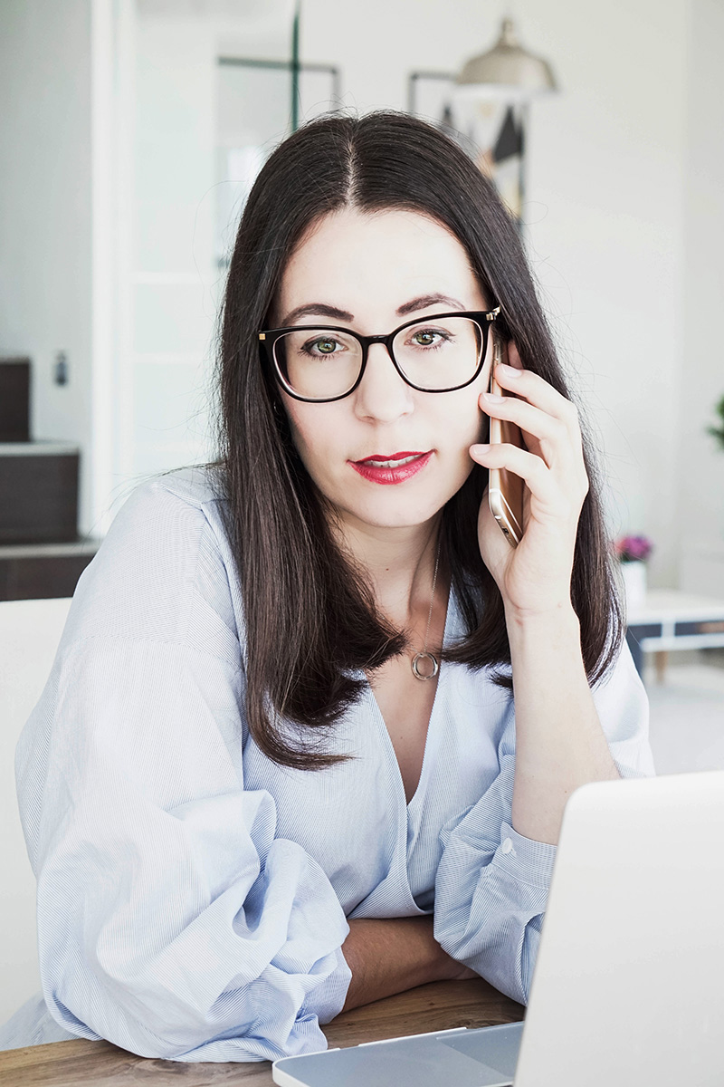 Wie Äußerlichkeiten unser Selbstbewusstsein stärken können – Meine Brille von Optik Neuroth Graz