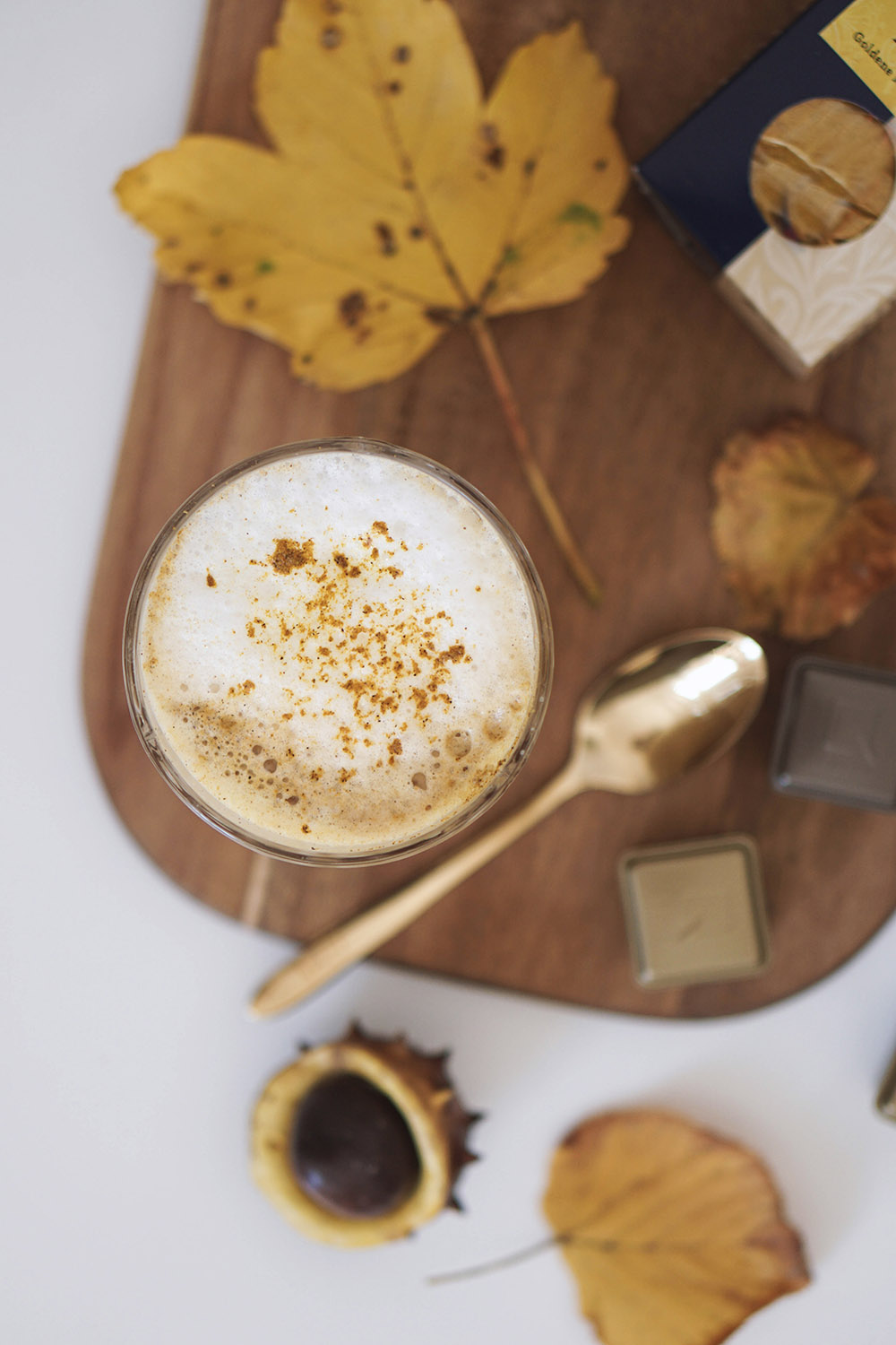 Selbst gemachter Kurkuma Caffé Latte mit der QBO Kapselmaschine