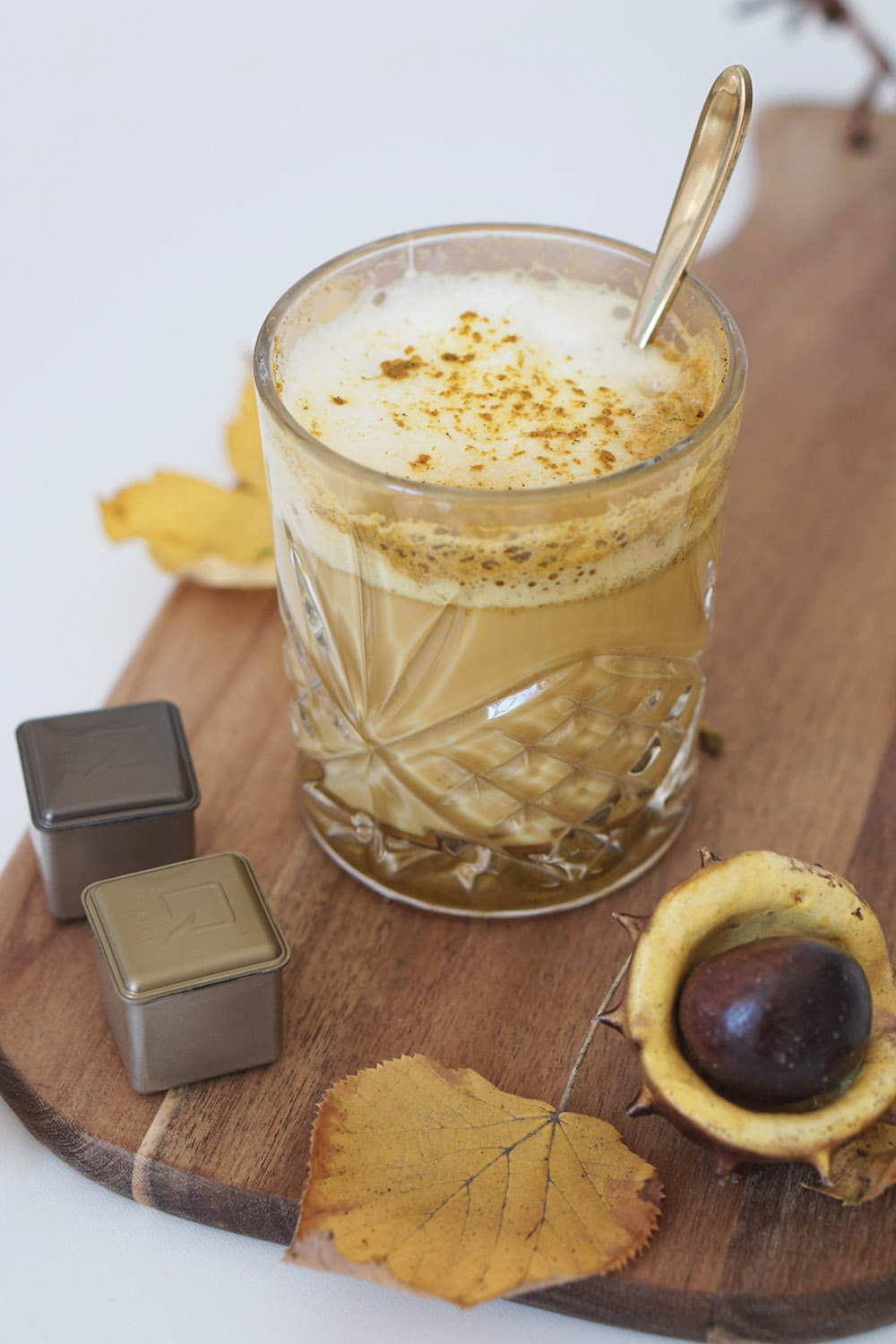 Selbst gemachter Kurkuma Caffé Latte mit der QBO Kapselmaschine