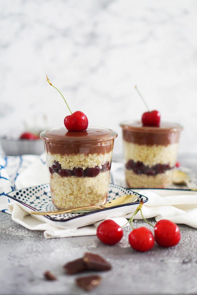 Veganes Rezept: Quinoa Milchreis mit Kirschen und Schokopudding