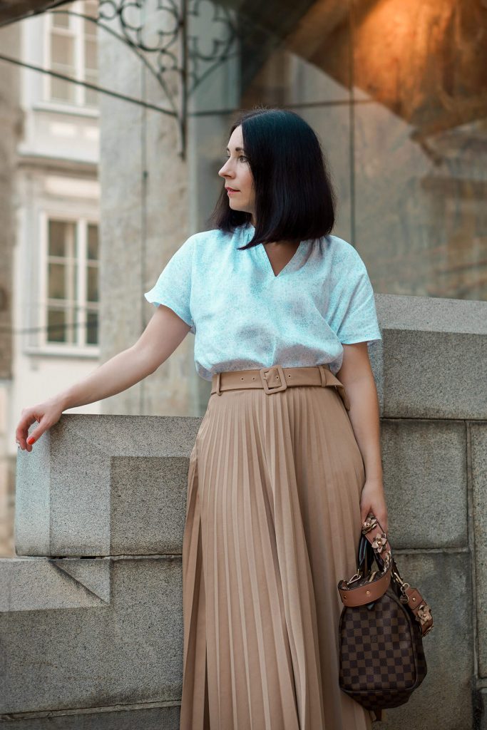 Luftiges Outfit für heiße Tage im Büro. Ein Sommeroutfit aus Leinen.