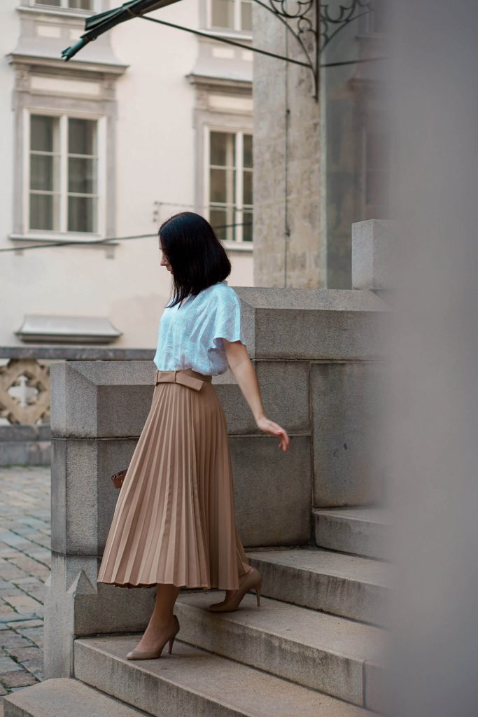 Luftiges Outfit für heiße Tage im Büro. Ein Sommeroutfit aus Leinen.