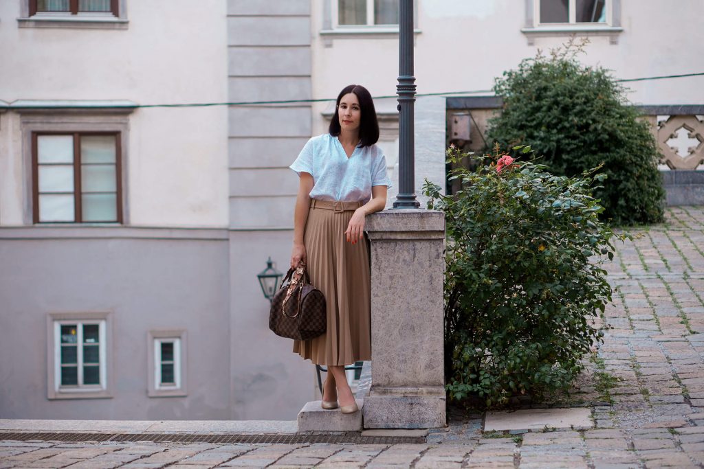 Luftiges Outfit für heiße Tage im Büro. Ein Sommeroutfit aus Leinen.